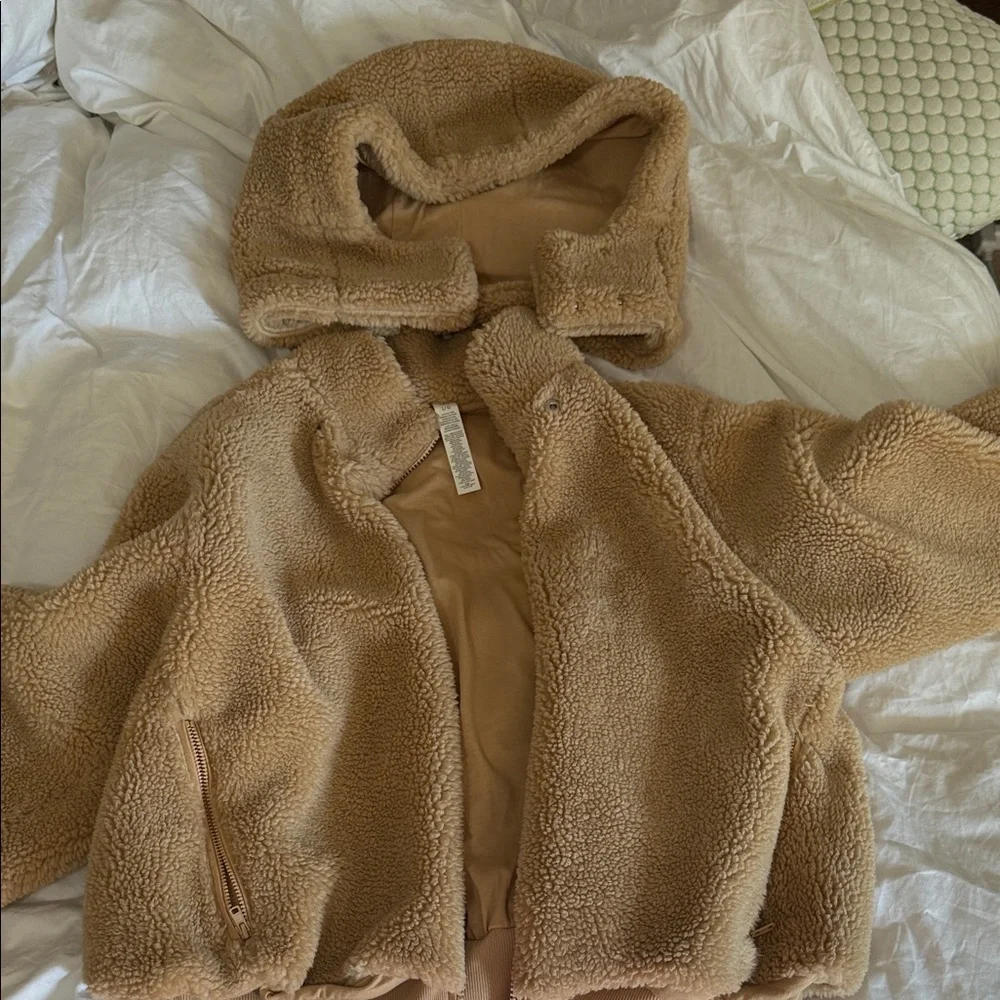 Alo Foxy Sherpa jacket - size Large in color Camel - Picture 2 of 7